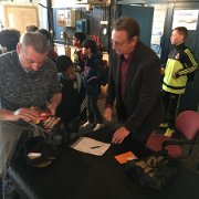 KSD2017-Vrijwilliger Kees controleert bezoekers in Museum Werf ‘t Kromhout