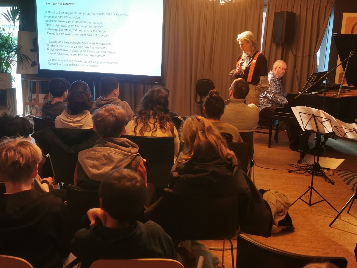 KSD2024-Machteld zingt Shaffy in Ramses Shaffy Huis