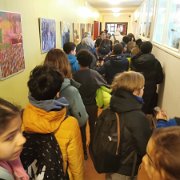 KSD2024-8e-groepers door gangen Spinoza Lyceum